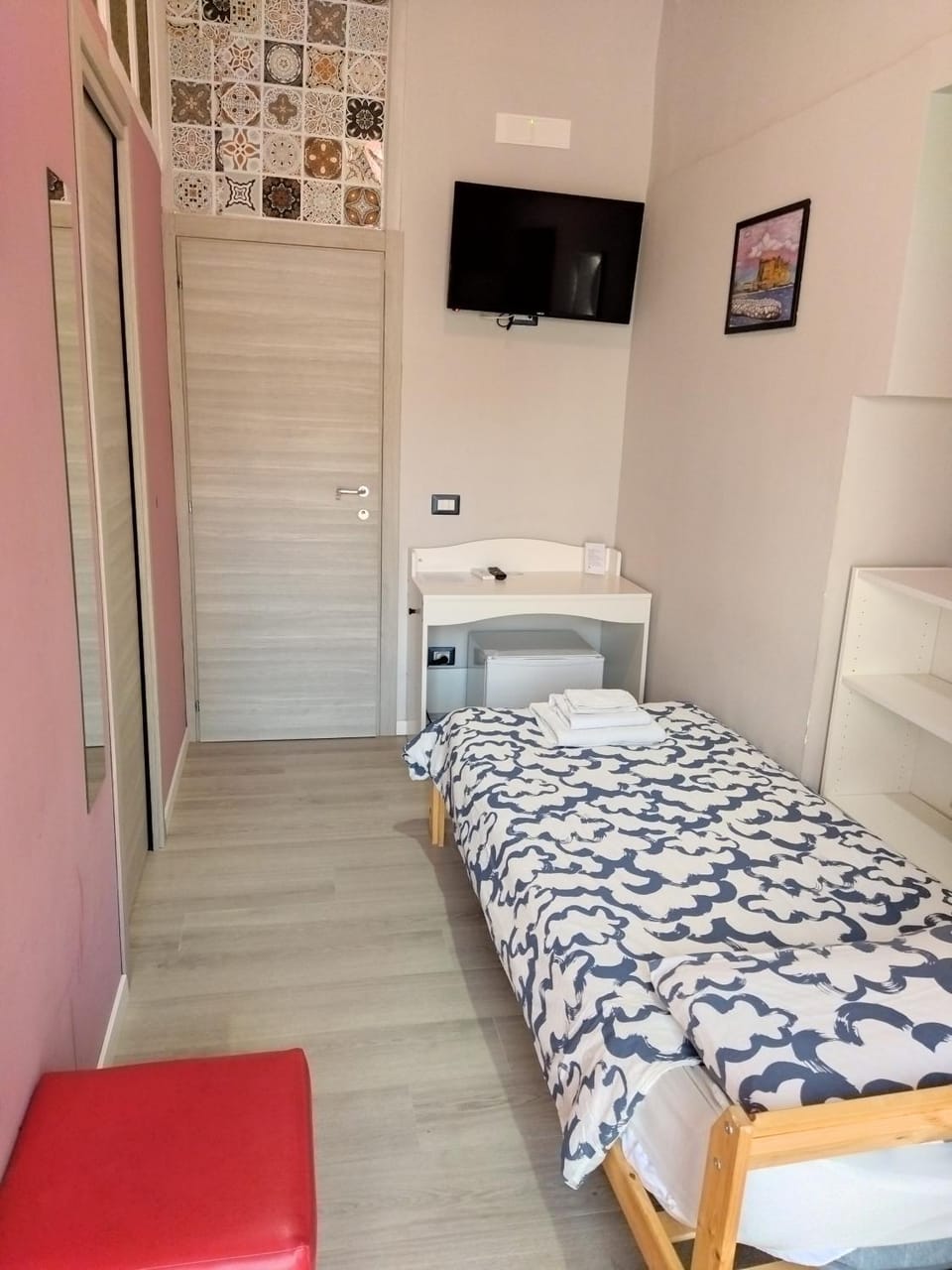 Bed, TV and multimedia, Photo of the whole room, Bedroom, air conditioner