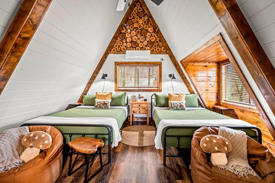 Bed, Decorative detail, Bedroom