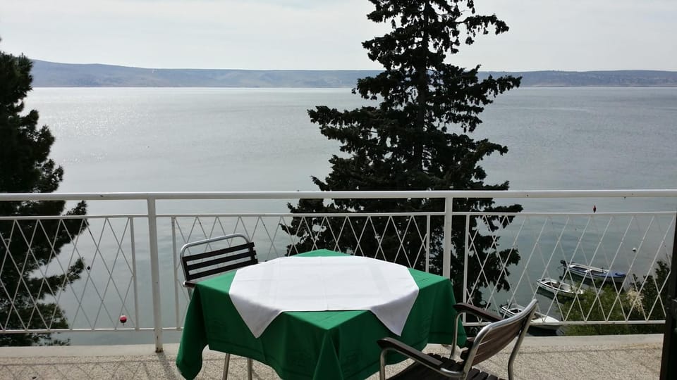 Property building, Balcony/Terrace, Sea view