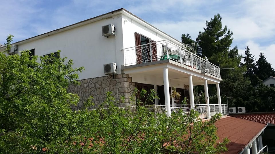 Property building, Garden, On site