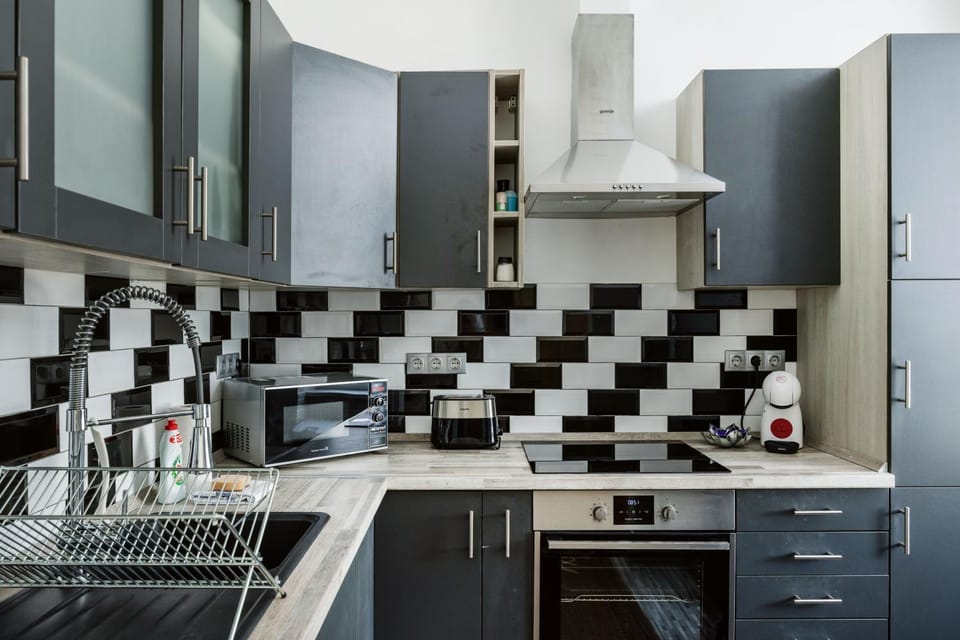 Kitchen or kitchenette