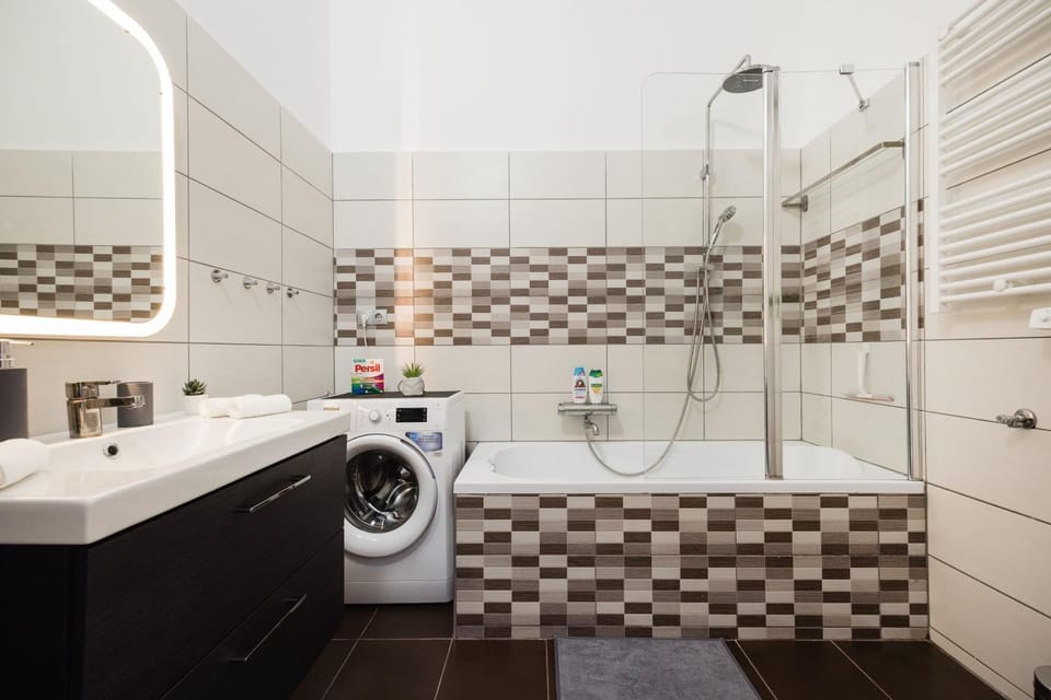 Bathroom, Bath, washing machine