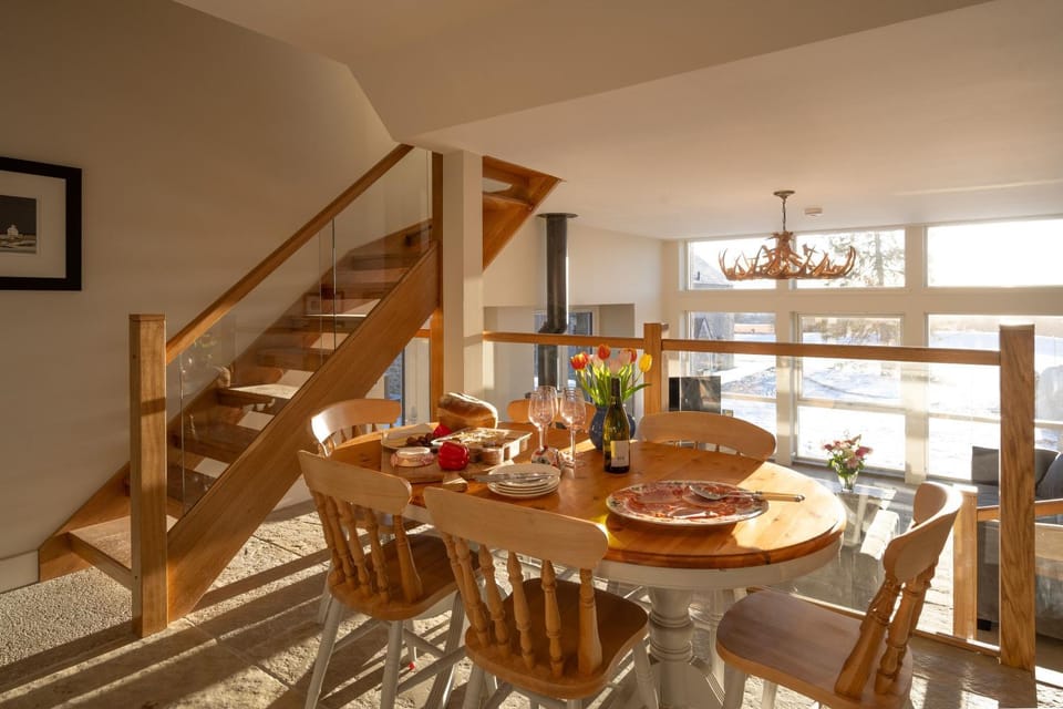 Property building, Seating area, Dining area