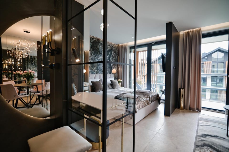Bed, Living room, Photo of the whole room, Seating area, Bedroom