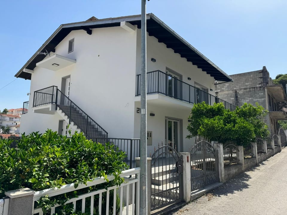 Property building, Balcony/Terrace