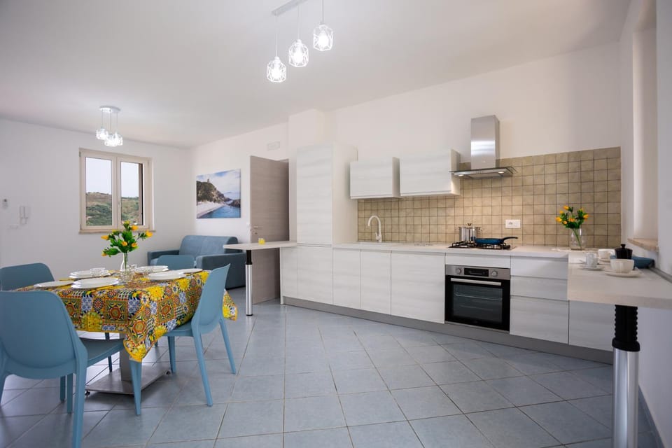 Kitchen or kitchenette, Living room, Seating area, Dining area, dishwasher, minibar, pet friendly, stove, toaster