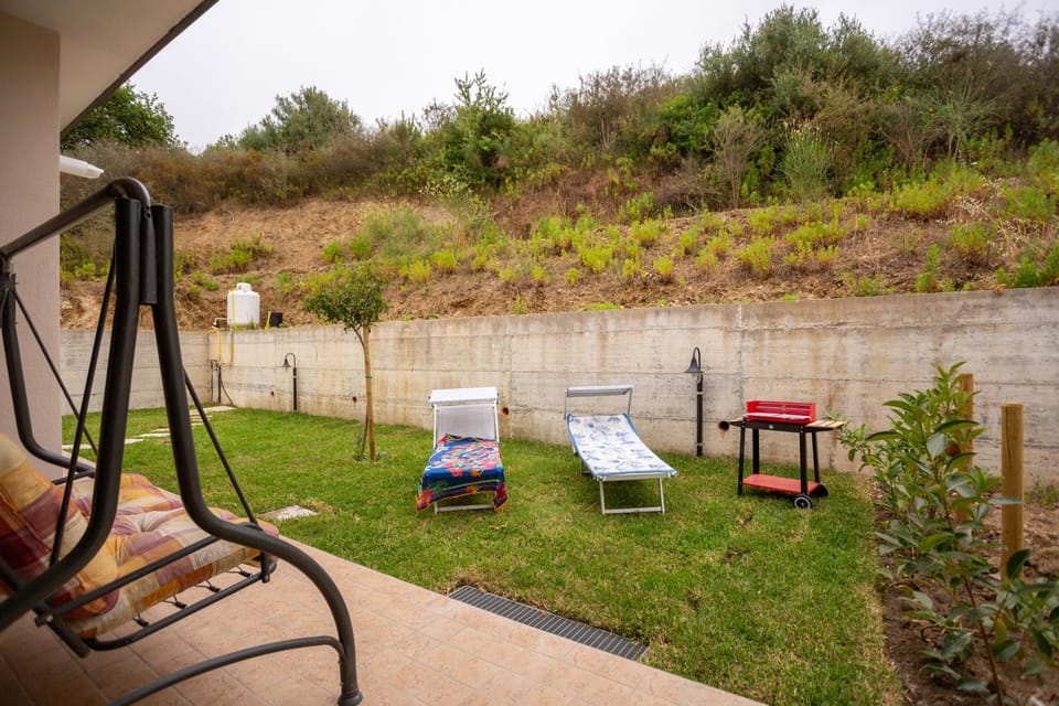 Patio, Spring, Day, Natural landscape, Garden, Garden view, sunbed