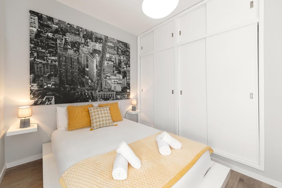 Bed, Bedroom, towels, wardrobe