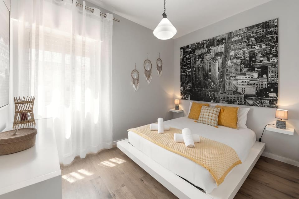 Bed, Bedroom, towels