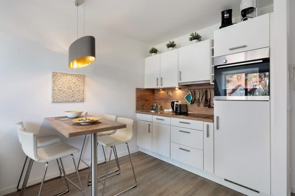 Property building, Kitchen or kitchenette, Living room