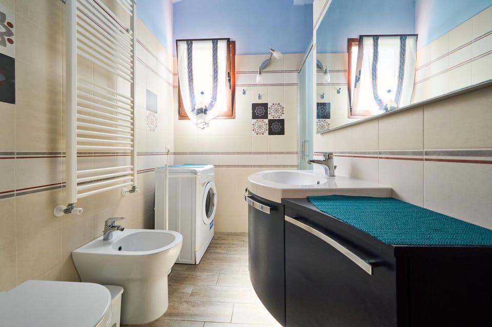 Bathroom, Living room