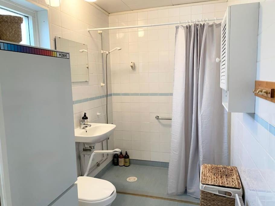Shower, Toilet, Bathroom, washing machine