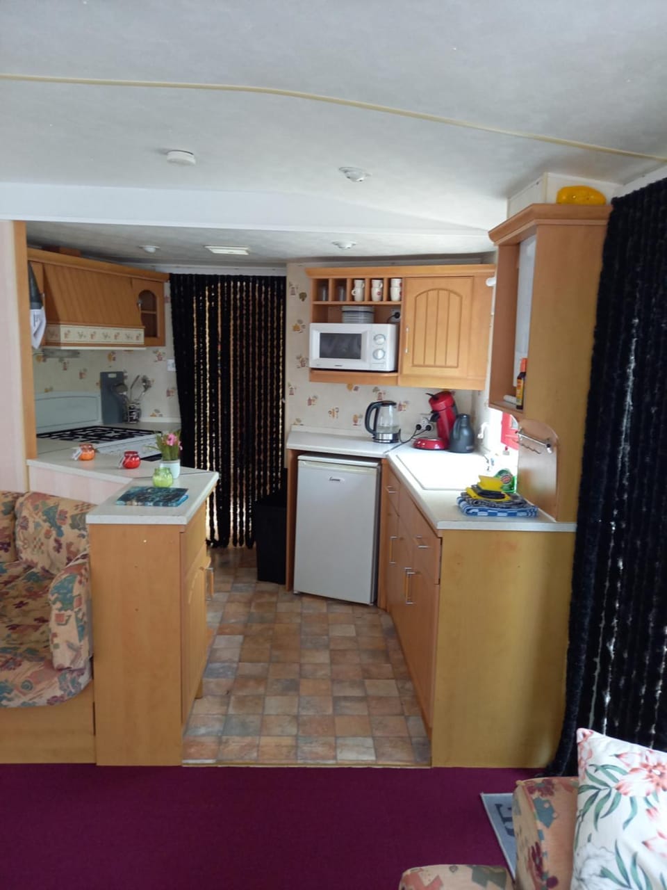 Coffee/tea facilities, Dining area, oven, stove, kitchen