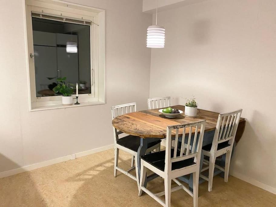 Dining area, kitchen