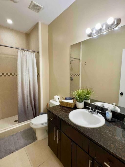 Luxury Condo with Pool and Jacuzzi Apartment in Mission