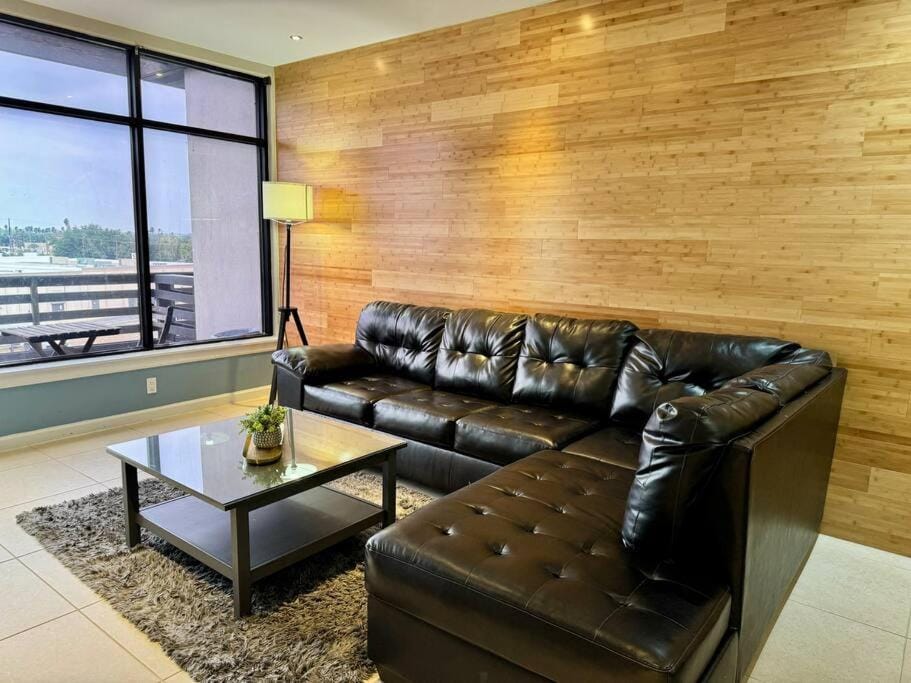 Luxury Condo with Pool and Jacuzzi Apartment in Mission