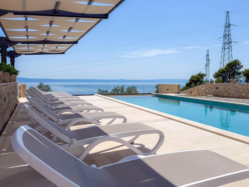 Family Ravlić - Apartments with Swimming Pool Apartment in Makarska