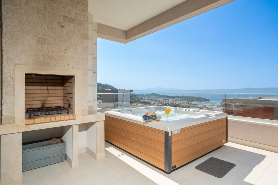 Family Ravlić - Apartments with Swimming Pool Apartment in Makarska