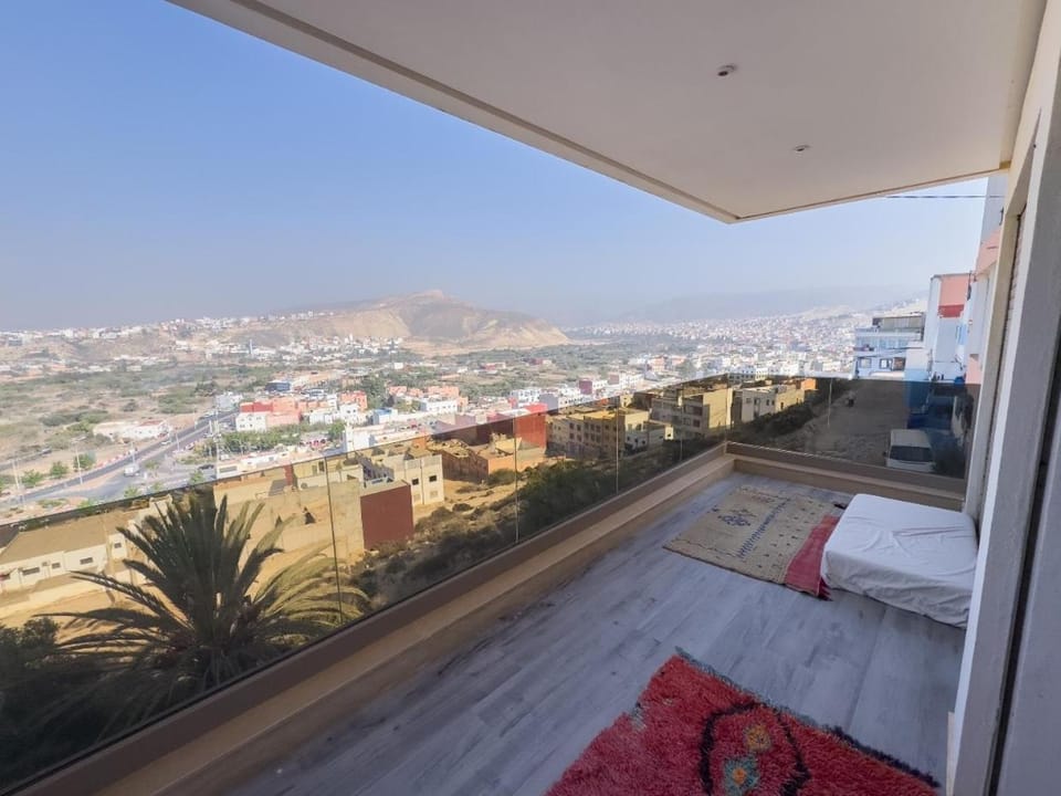 Patio, Balcony/Terrace, Seating area, City view, Mountain view