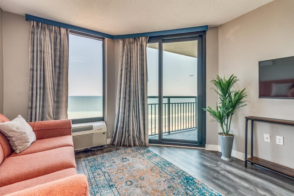 Enjoy Paradise Oceanfront Suite, Dogs OK! 908 Apartment in Myrtle Beach