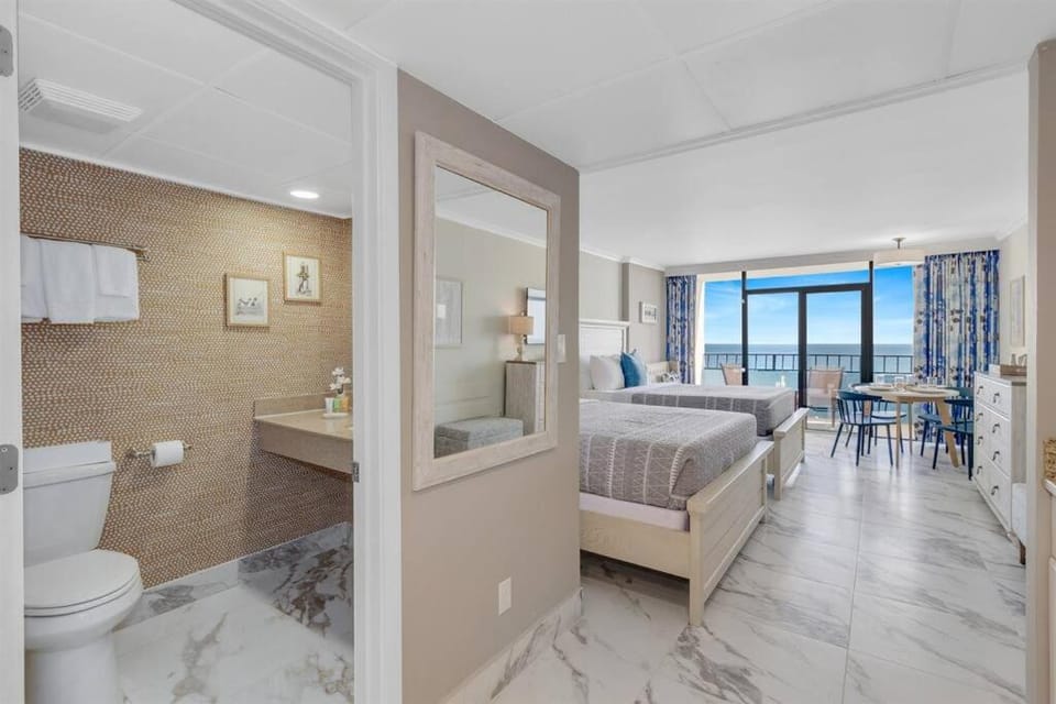Beautiful & Comfy Oceanfront Studio OR 1008 Apartment in Myrtle Beach