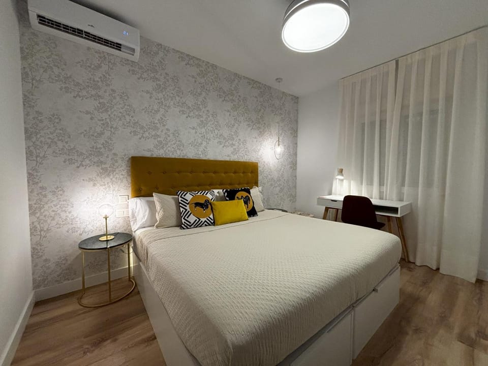 Bed, Seating area, Bedroom, air conditioner