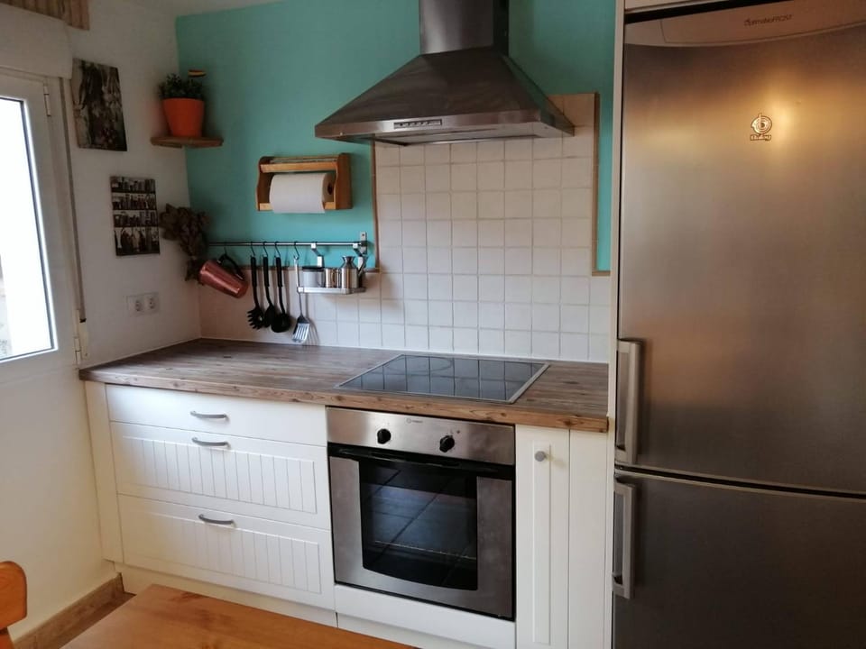 Kitchen or kitchenette, stove, air conditioner
