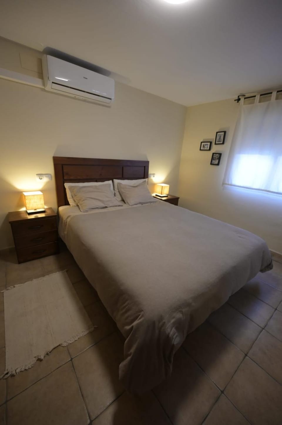 Bed, Photo of the whole room, Bedroom, air conditioner
