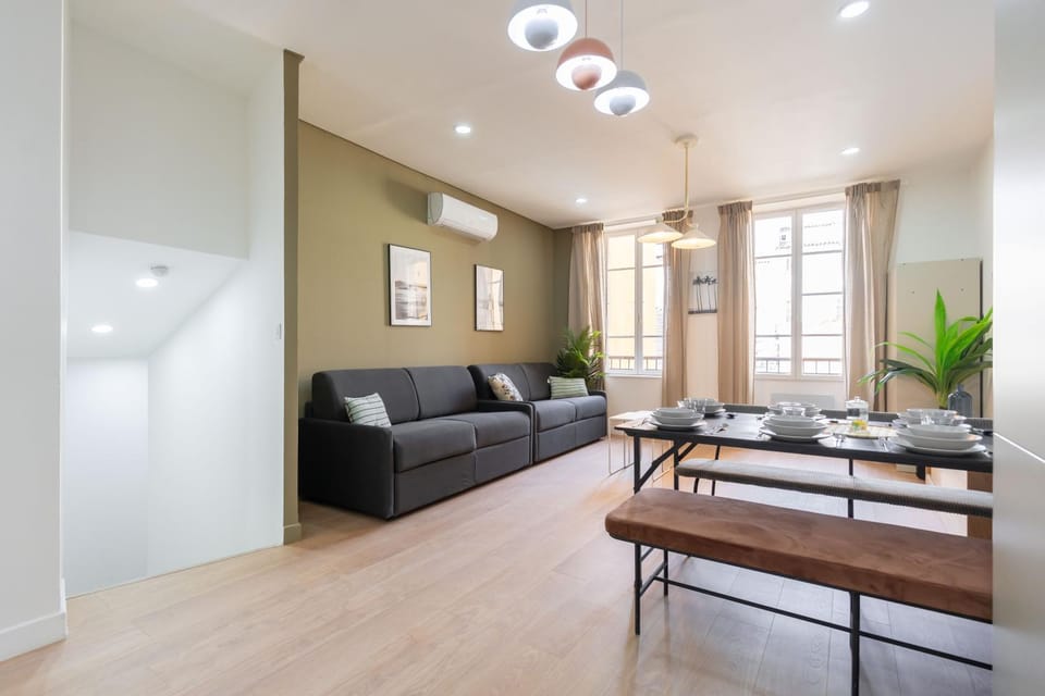 Living room, Seating area, Dining area, air conditioner