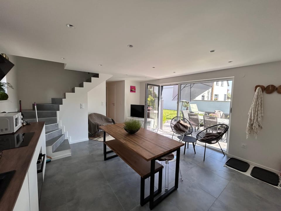Living room, Dining area