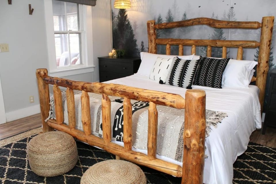 Freshly Updated The Mountain Cottages #1 House in Twin Mountain