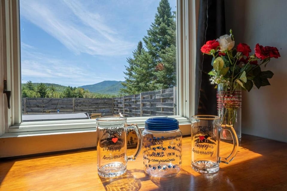 Heart of the White Mountains Cottage w Hot Tub #3 House in Twin Mountain