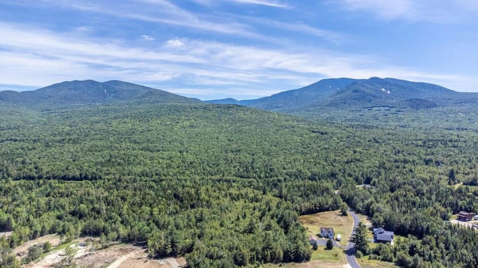Heart of the White Mountains Cottage w Hot Tub #3 House in Twin Mountain