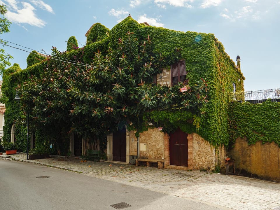 Property building, Facade/entrance