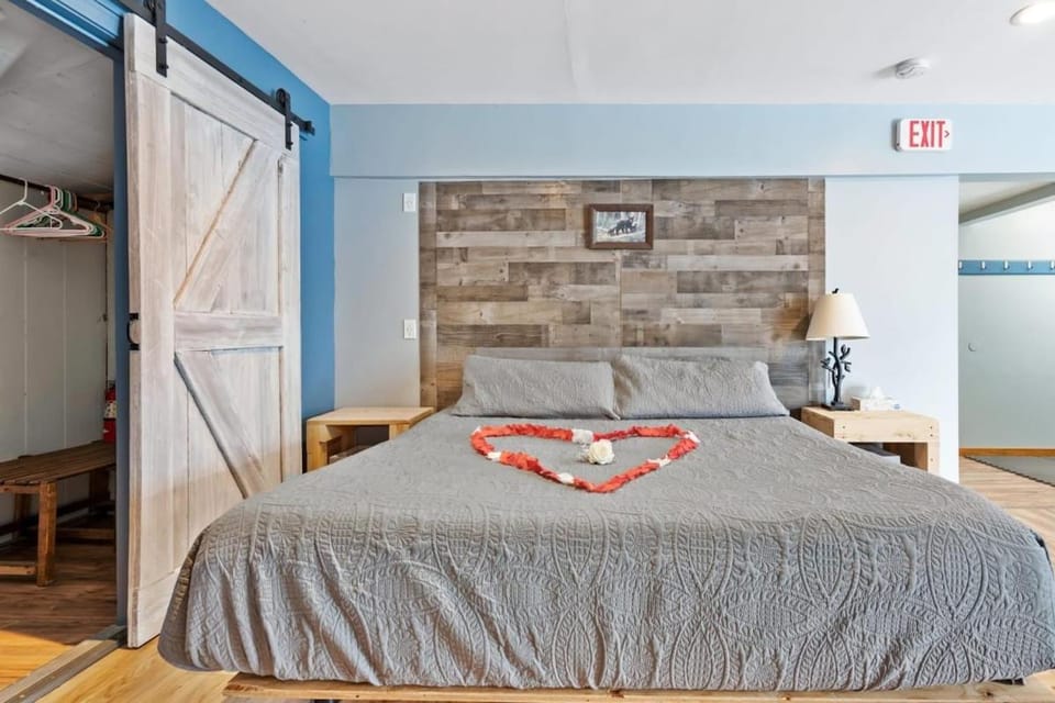 Hike the Presidential's & Relax in the Hot tub #6 House in Twin Mountain