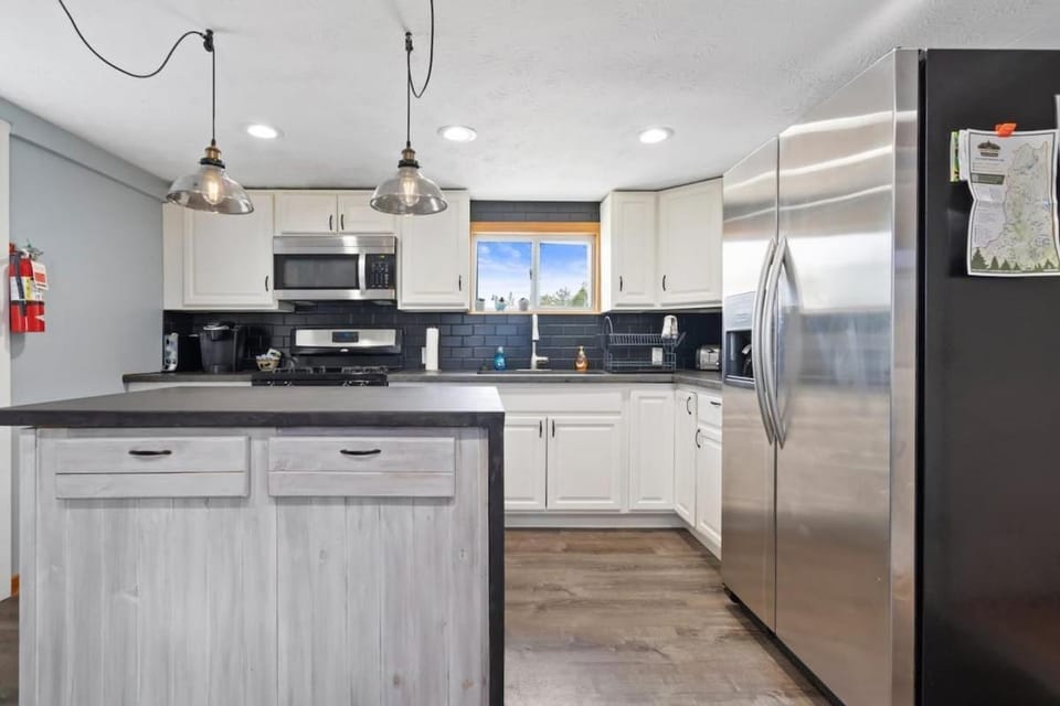 Hike the Presidential's & Relax in the Hot tub #6 House in Twin Mountain