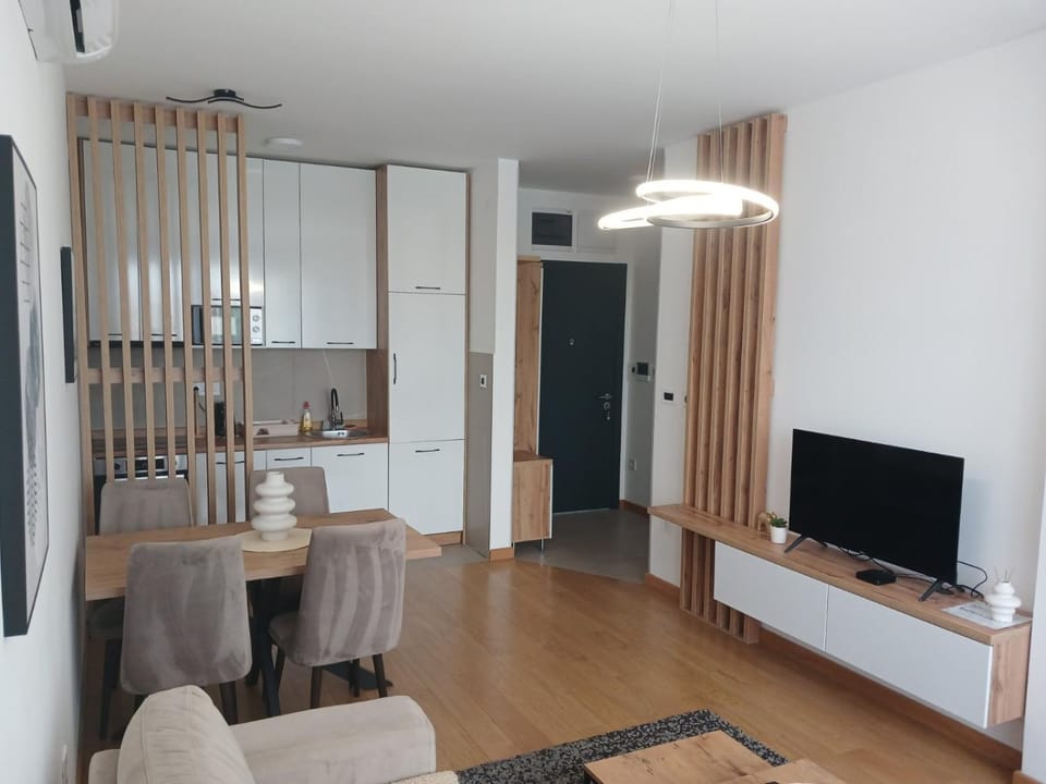 TV and multimedia, Kitchen or kitchenette, Living room, Seating area