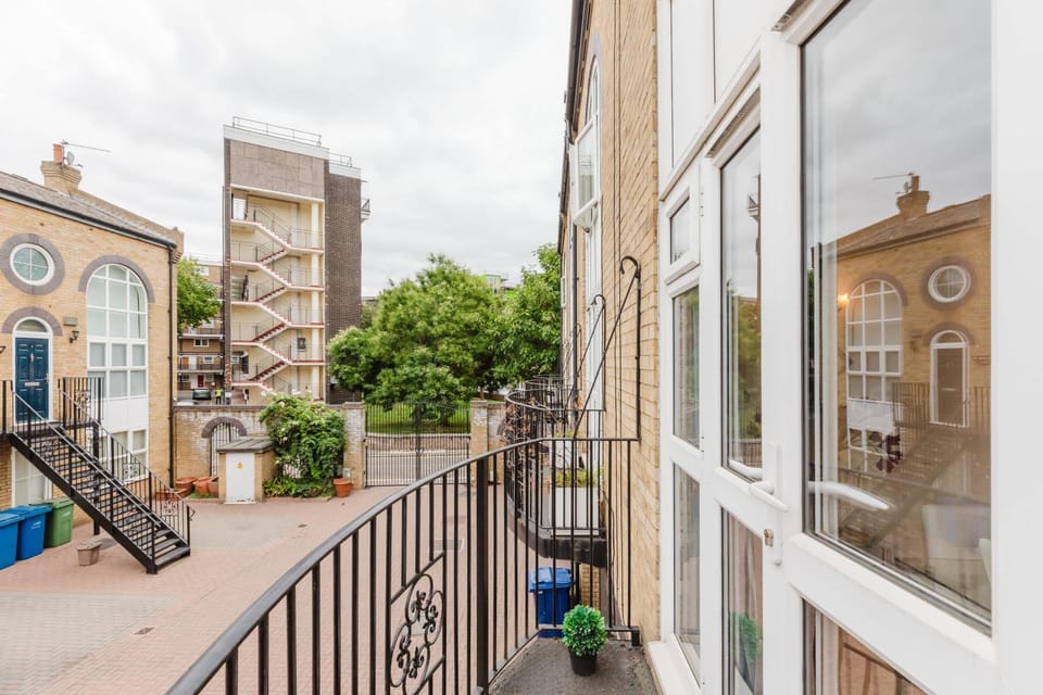 Gated SE1 Mews House - Free Parking & Balcony House in London Borough of Southwark
