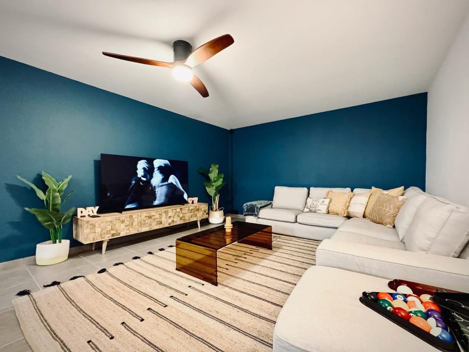 TV and multimedia, Living room, Seating area