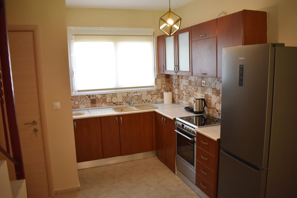 Kitchen or kitchenette, oven, stove