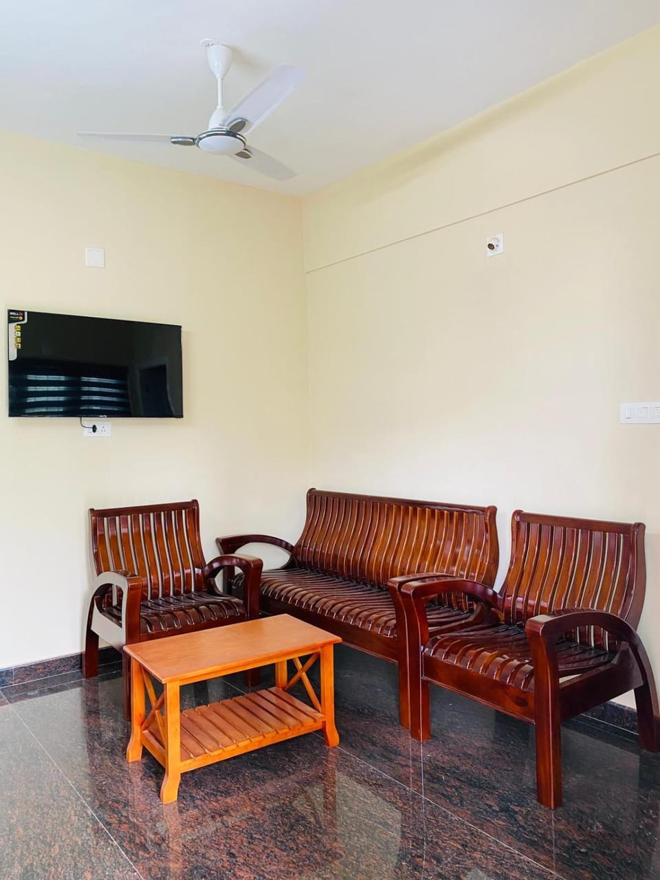Communal lounge/ TV room, TV and multimedia, Living room, Seating area