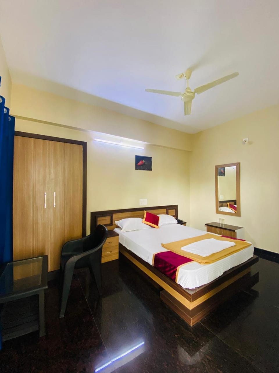 Bed, Photo of the whole room, Bedroom