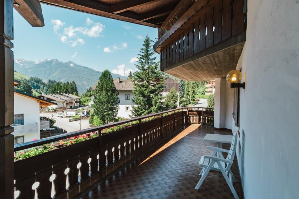 Balcony/Terrace, Mountain view