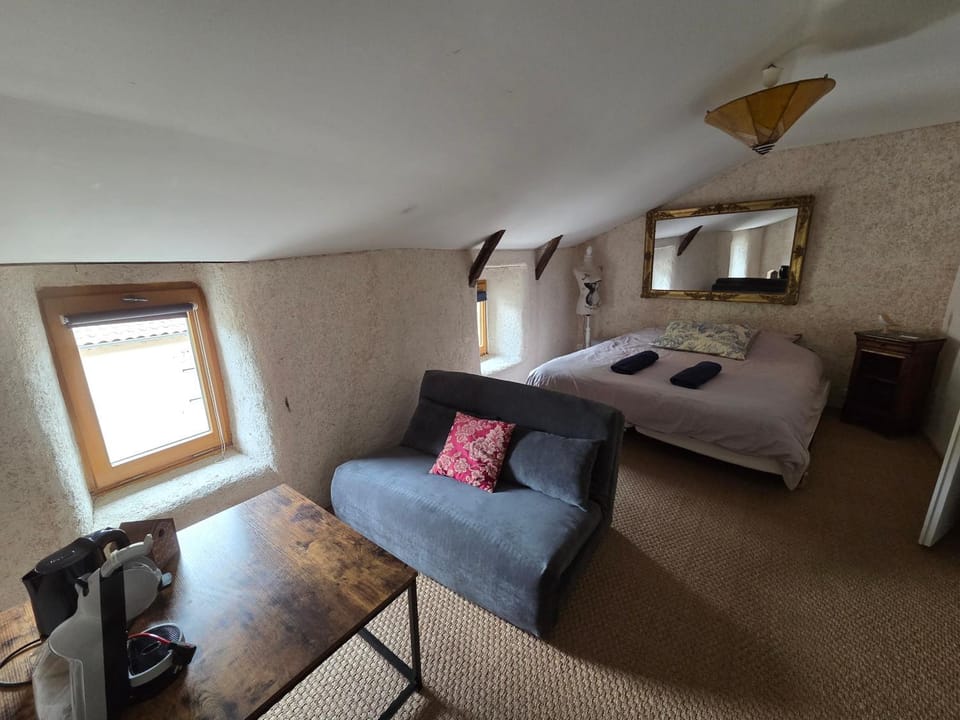 Bed, Photo of the whole room, Bedroom