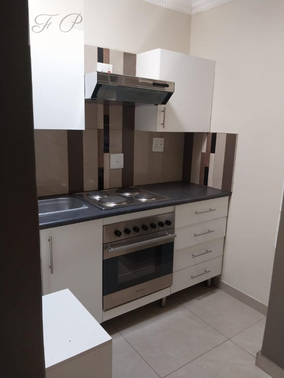 Coffee/tea facilities, microwave, oven, stove, toaster