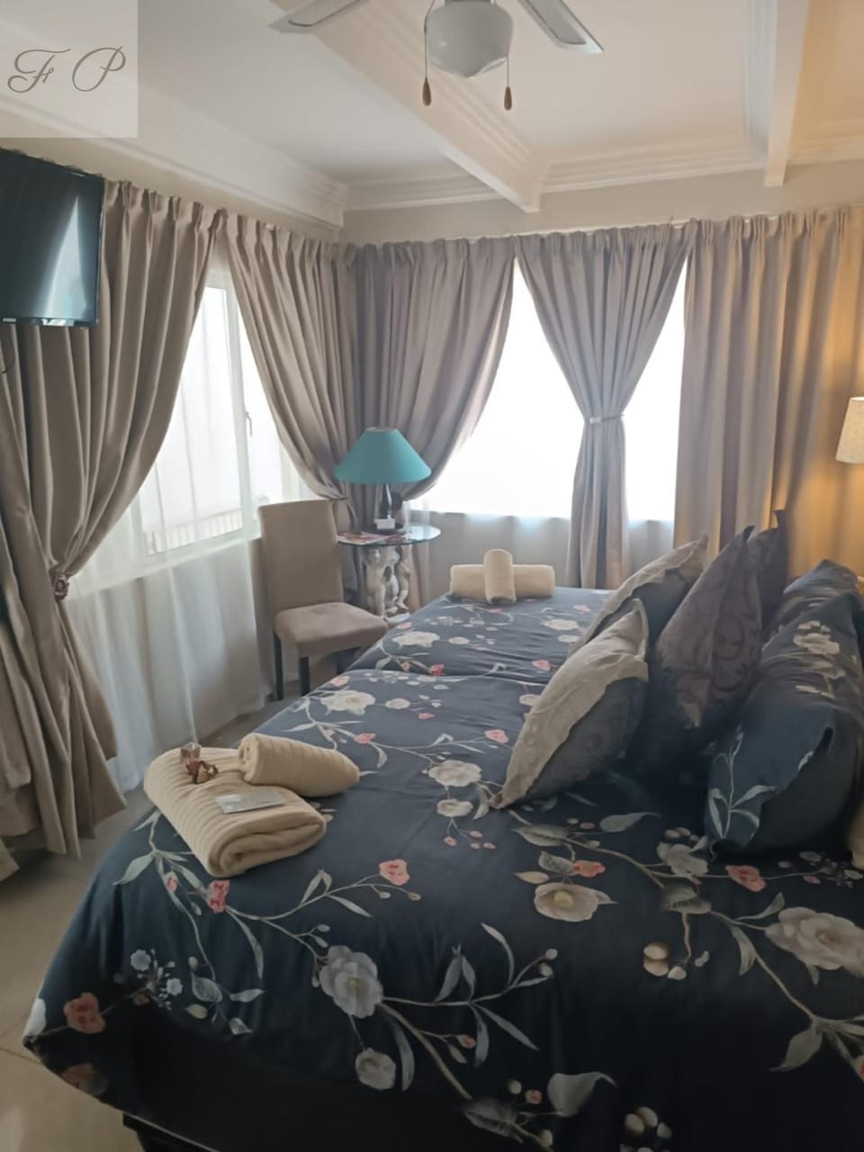 Bed, TV and multimedia, Photo of the whole room, Bedroom, wardrobe