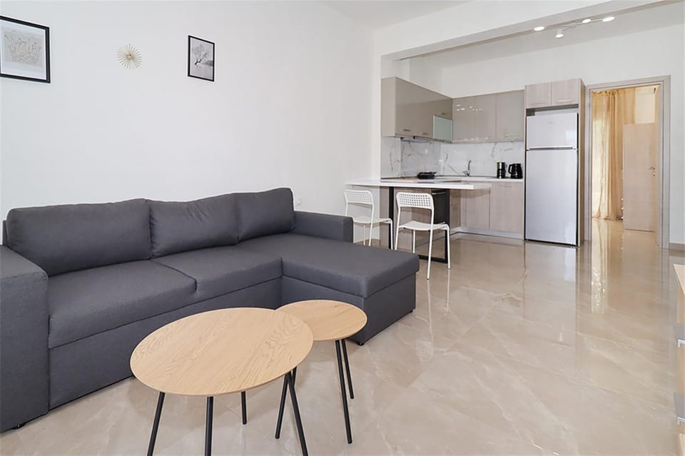 Kitchen or kitchenette, Living room, Seating area, Dining area, stove