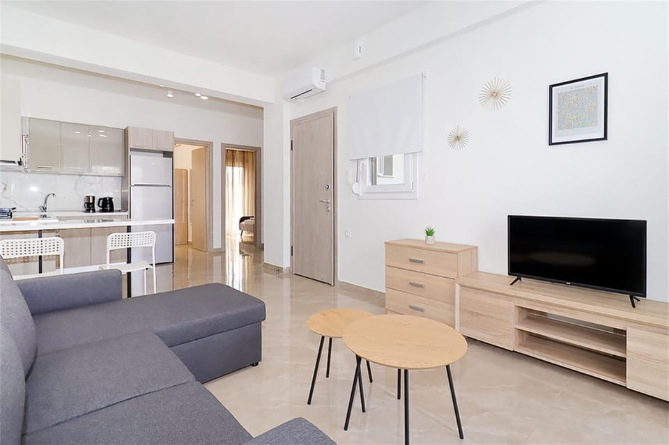 Communal lounge/ TV room, TV and multimedia, Kitchen or kitchenette, Living room, Seating area, Dining area