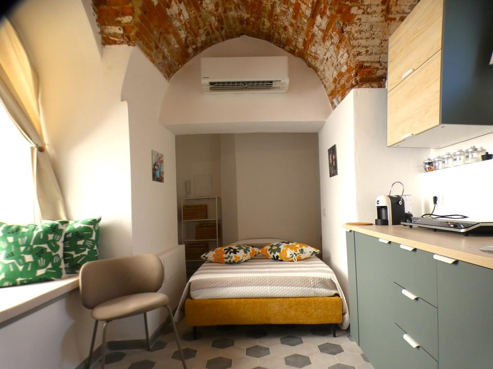 Bed, Kitchen or kitchenette, Photo of the whole room, air conditioner