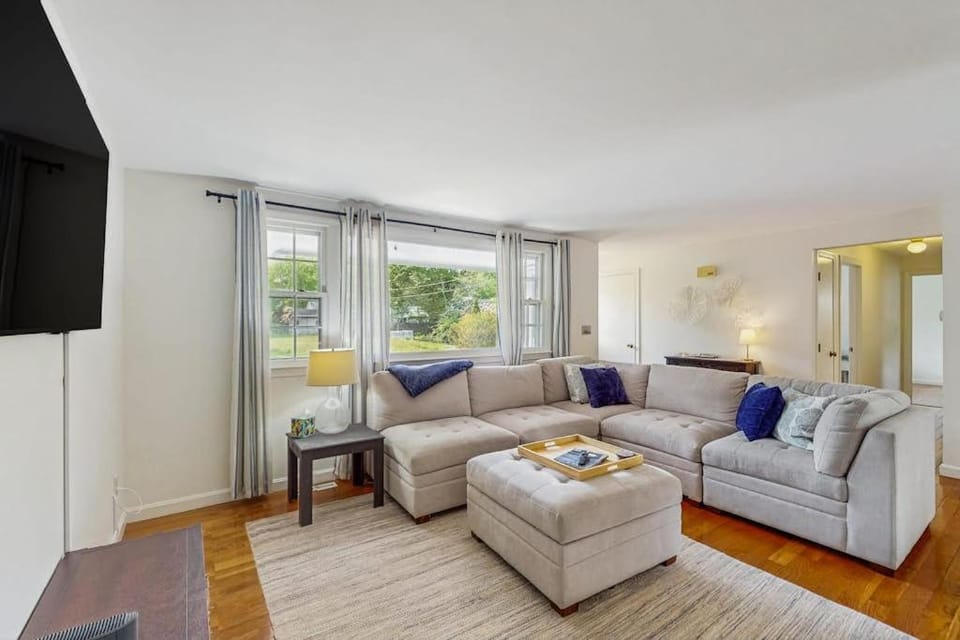 Great Pond Escape House in East Falmouth